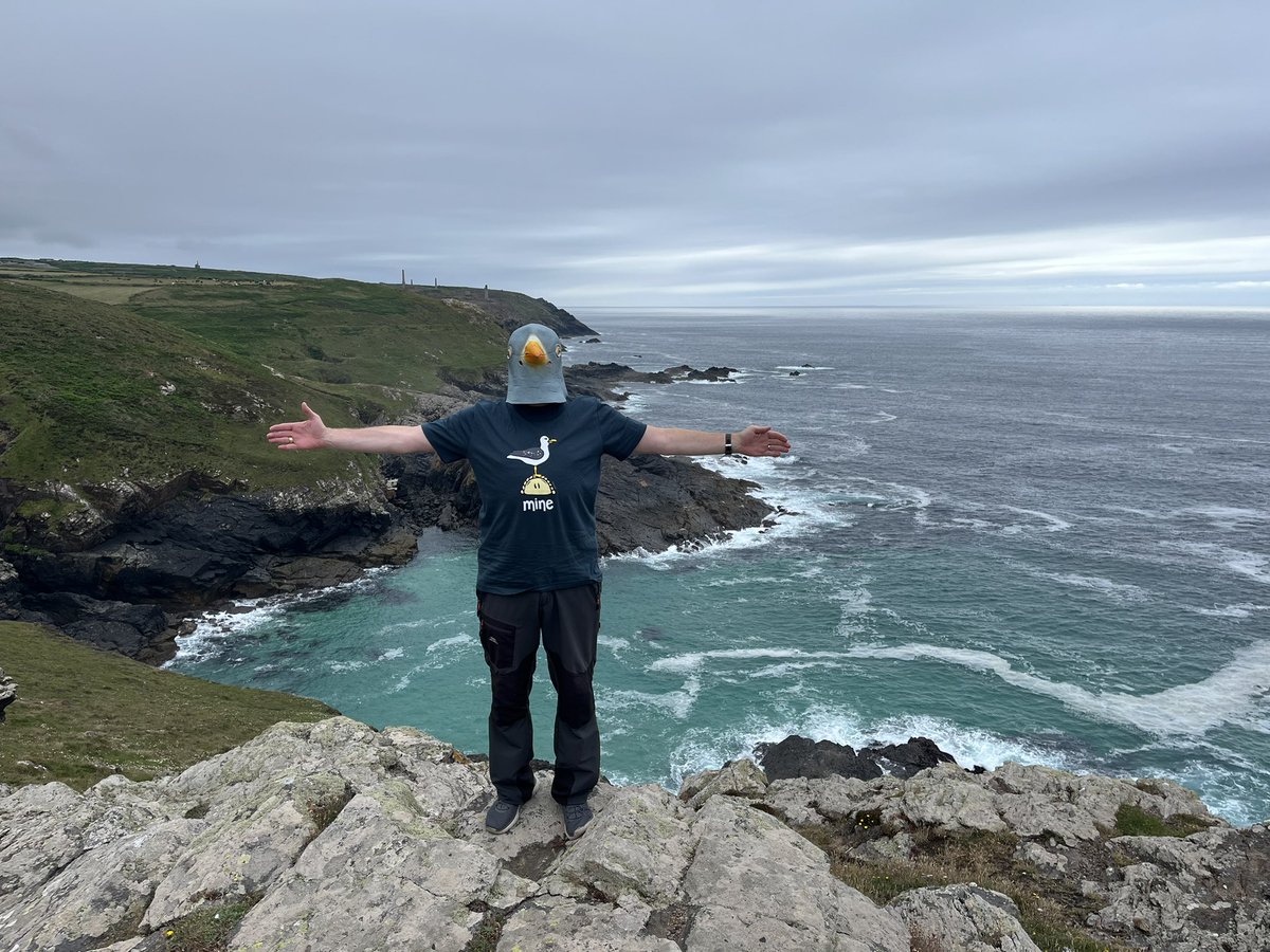 TravellingTrev's tweet photo. Muggy day in the homeland today 🐦 ❤️#Kernow 〓〓 #Pendeen #LanyonQuoit #StMichaelsMount https://t.co/RG6xA9P5RH