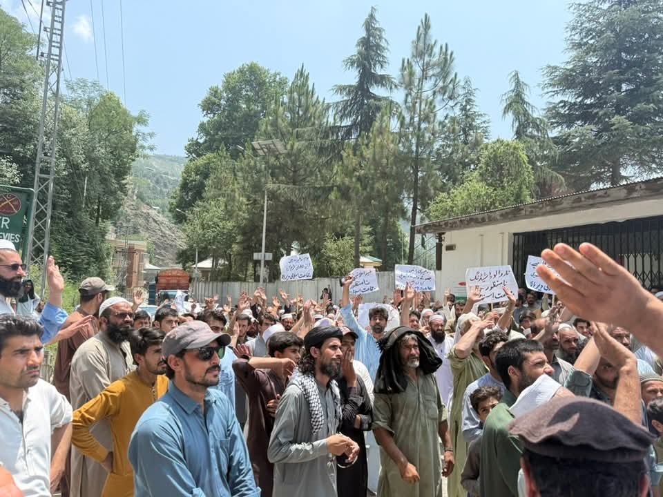 Inayat01's tweet photo. جماعت اسلامی ہمیشہ سچ اور انصاف کے ساتھ کھڑی رہی ہے۔ ملاکنڈ کے مظلوم عوام کو اکیلا نہیں چھوڑیں گے، ہر فورم پر ان کی آواز بنیں گے!#ملاکنڈڈویژن_میں_لوڈشیڈنگ_نامنظور https://t.co/4VyldhrVhD