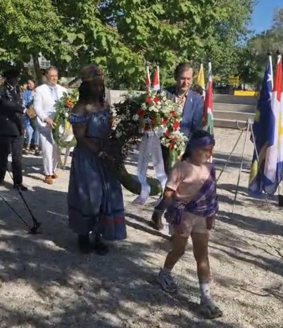 Fijne Keti Koti! Vandaag vieren we de afschaffing van de slavernij. Gisteren herdachten we in Amersfoort en Utrecht het onrecht, het verzet en de levens van slaaf gemaakte mensen. Loco-cvdK Bakker legde een krans in Utrecht, gedeputeerde Van Muilekom in Amersfoort.