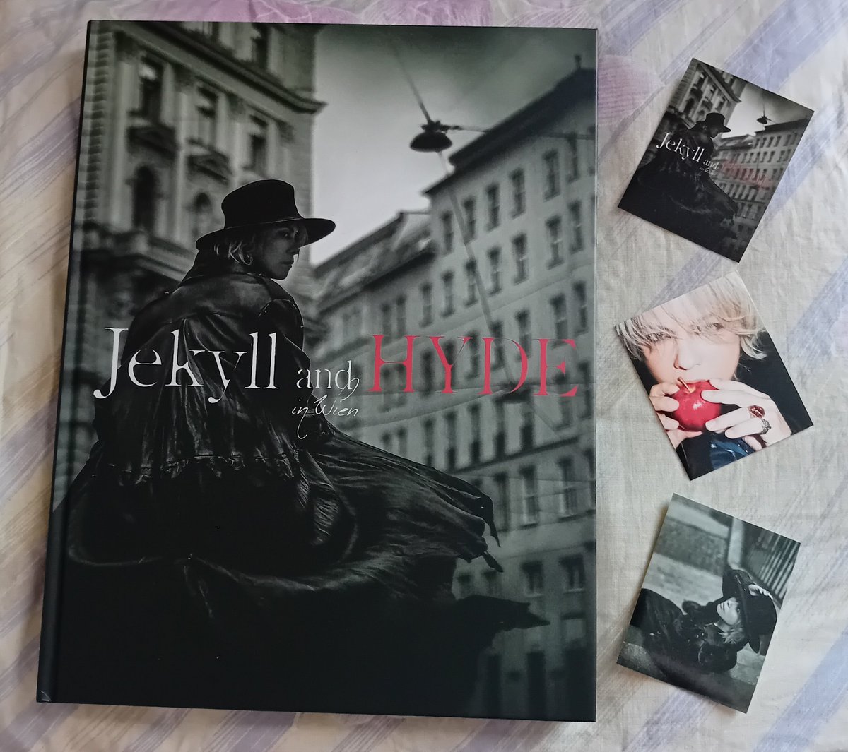 Zarah_hydeist's tweet image. It has arrived ‼️❤️‍🔥
Oh my gosh, these photos.....🔥

&quot;Jekyll and HYDE in Wien&quot; was definitely worth every penny... I mean yen😁

#HappyHydeist💕