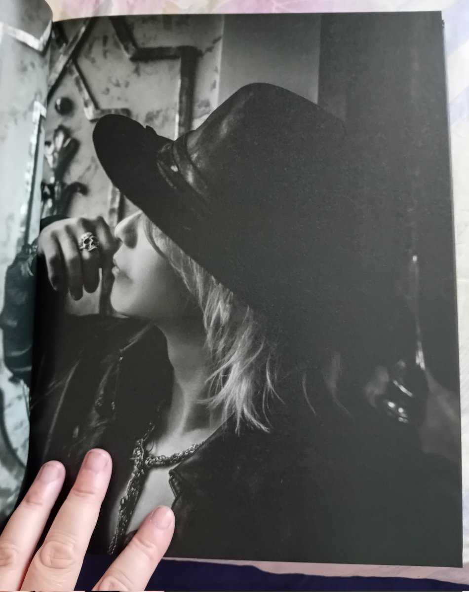 Zarah_hydeist's tweet image. It has arrived ‼️❤️‍🔥
Oh my gosh, these photos.....🔥

&quot;Jekyll and HYDE in Wien&quot; was definitely worth every penny... I mean yen😁

#HappyHydeist💕