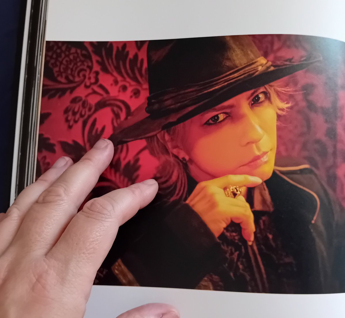 Zarah_hydeist's tweet image. It has arrived ‼️❤️‍🔥
Oh my gosh, these photos.....🔥

&quot;Jekyll and HYDE in Wien&quot; was definitely worth every penny... I mean yen😁

#HappyHydeist💕