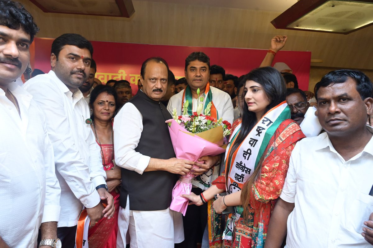 VMBhamble's tweet photo. मुंबई येथे महाराष्ट्राचे कर्तव्यदक्ष उपमुख्यमंत्री ना. अजितदादा पवार साहेबांच्या हस्ते जीवाभावाचे शेकडो सहकारी, माझ्या हजारो संवगड्यांसह राष्ट्रवादी काँग्रेस पक्षात जाहीर पक्षप्रवेश केला! मा. नवाब मलिक साहेब, आ. राजेशदादा विटेकर व पक्षाचे मान्यवर नेते याप्रसंगी उपस्थित होते. https://t.co/fYqt7lBPOB