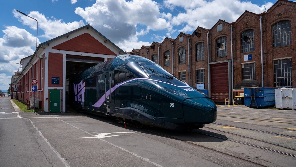 Velvet dévoilée, la production des trains lancée ! 🚄
Nous sommes fiers de contribuer à la nouvelle marque commerciale <a href="/velvet_fr/">Velvet</a>, portée et dévoilée ce mardi 10 juillet par <a href="/Rachel__Picard/">Rachel Picard</a> et Timothy Jackson, avec la fourniture de 12 rames Avelia Horizon.