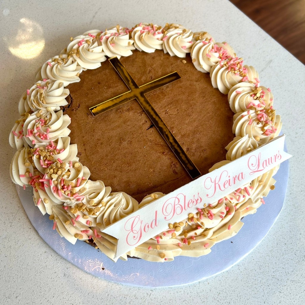 Looking for a sweet way to celebrate? Our decorated brownie cake is a delicious choice! Make every moment special with any of our custom creations. 🎂🥳

#flourpowerny #smallbusiness #bakery