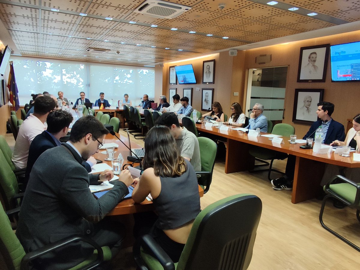Es necesaria una Ley de la Ingeniería que regule la situación actual, es una de las conclusiones expuestas por INGITE en la reciente reunión con representantes de alumnos y Directores de Escuela, ante la proliferación de títulos de Grado NO habilitantes.
ingite.es/reunion-direct…