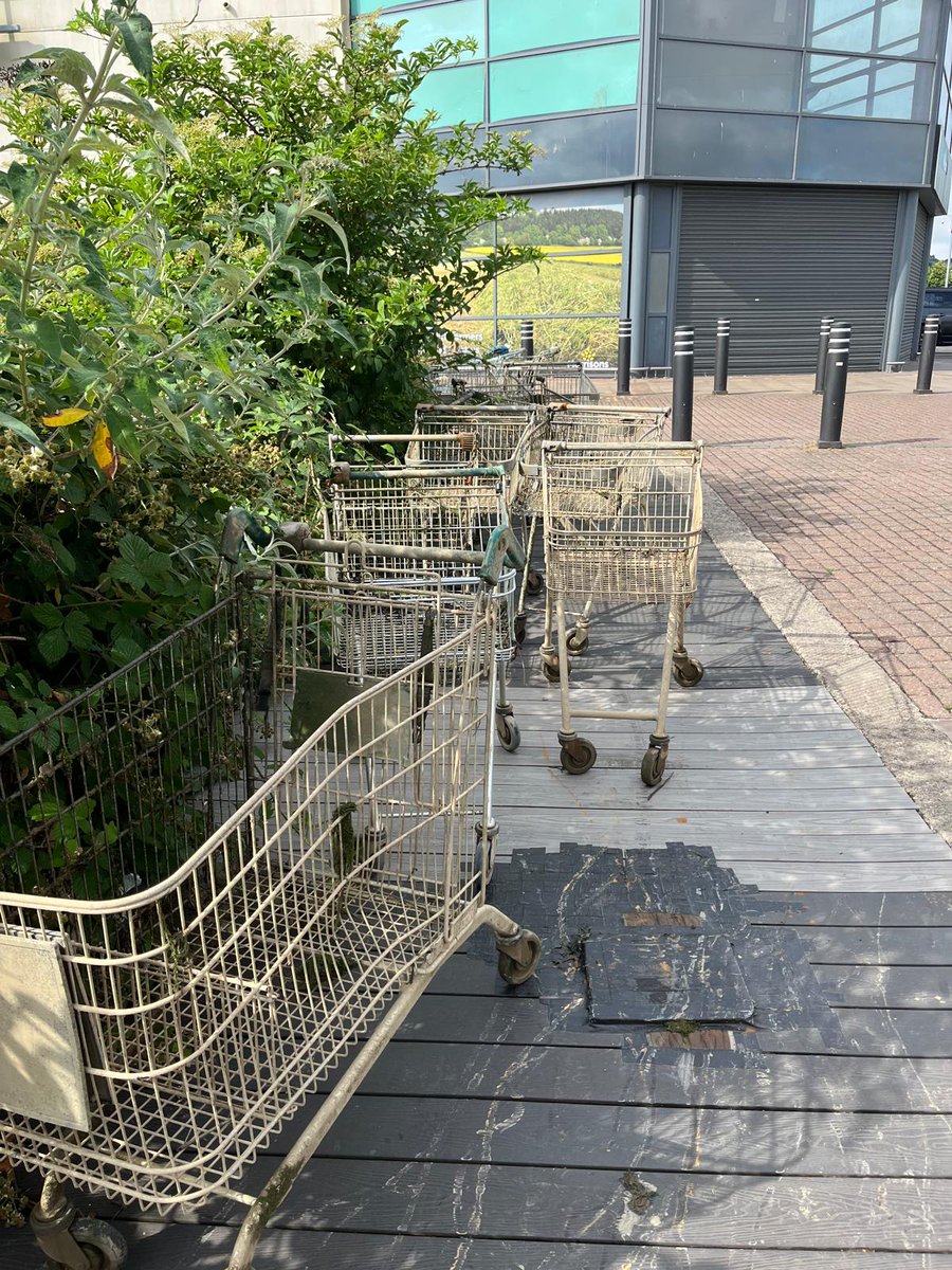 Trolleywise's tweet image. We teamed up with Medway Council & local retailers to remove 15 trolleys from Janes Creek in the River Medway. Cleaner rivers, stronger communities! 🌊♻️ #Trolleywise #Medway
