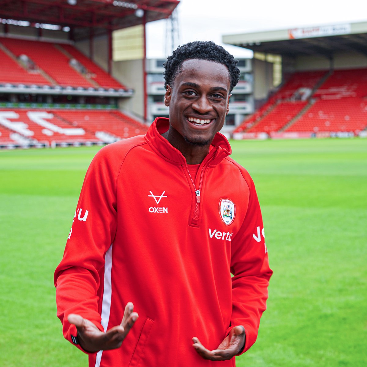 BarnsleyFC's tweet image. Fresh from tying the knot, Nathanael Ogbeta has arrived ready to get going 😁