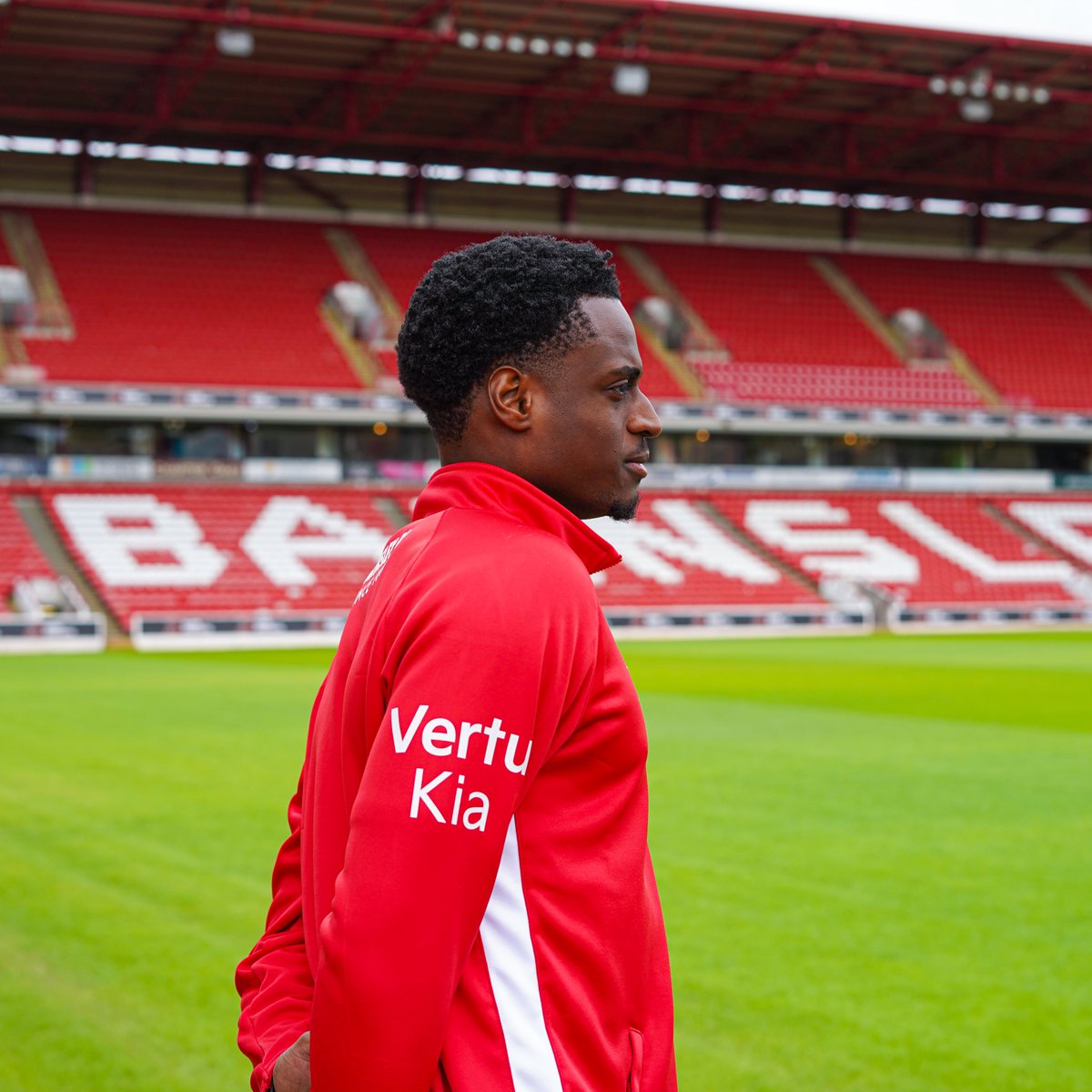 BarnsleyFC's tweet image. Fresh from tying the knot, Nathanael Ogbeta has arrived ready to get going 😁