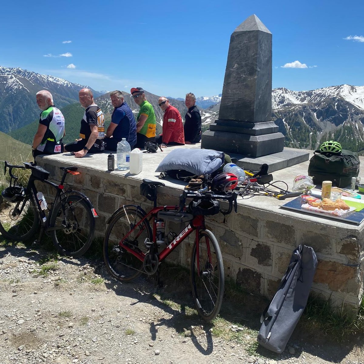 MNDoddie5's tweet image. At the end of May, Howard & fellow members of the MotorOn Cymru team cycled 900+ miles across France for the Foundation & in memory of their friend Bob Gledhill
We spoke to Howard to hear more about the ride & what it meant to him. Click below to read👇
myname5doddie.co.uk/whats-on/artic…