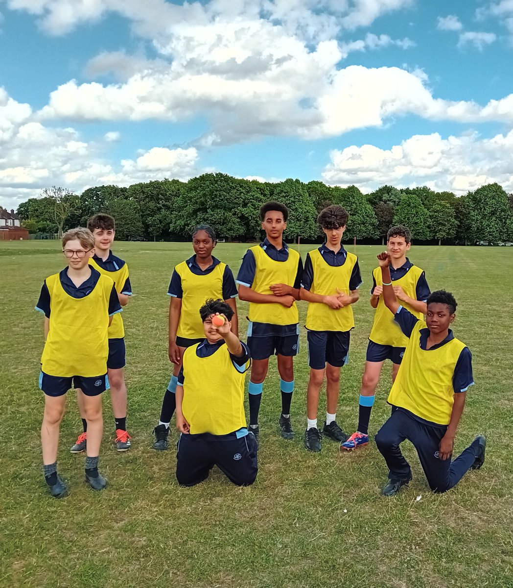 CSMLondonFC's tweet image. 👥 @WinchmoreSchool Year 9 students have enjoyed the Sport and Law, Roads to Success programme and each week continue to impress!
☀️ This time in the heat it was all about managing distractions to focus on the end goal. And Team Yellow aced it 💪🏽
#CSM #TogetherThroughFootball