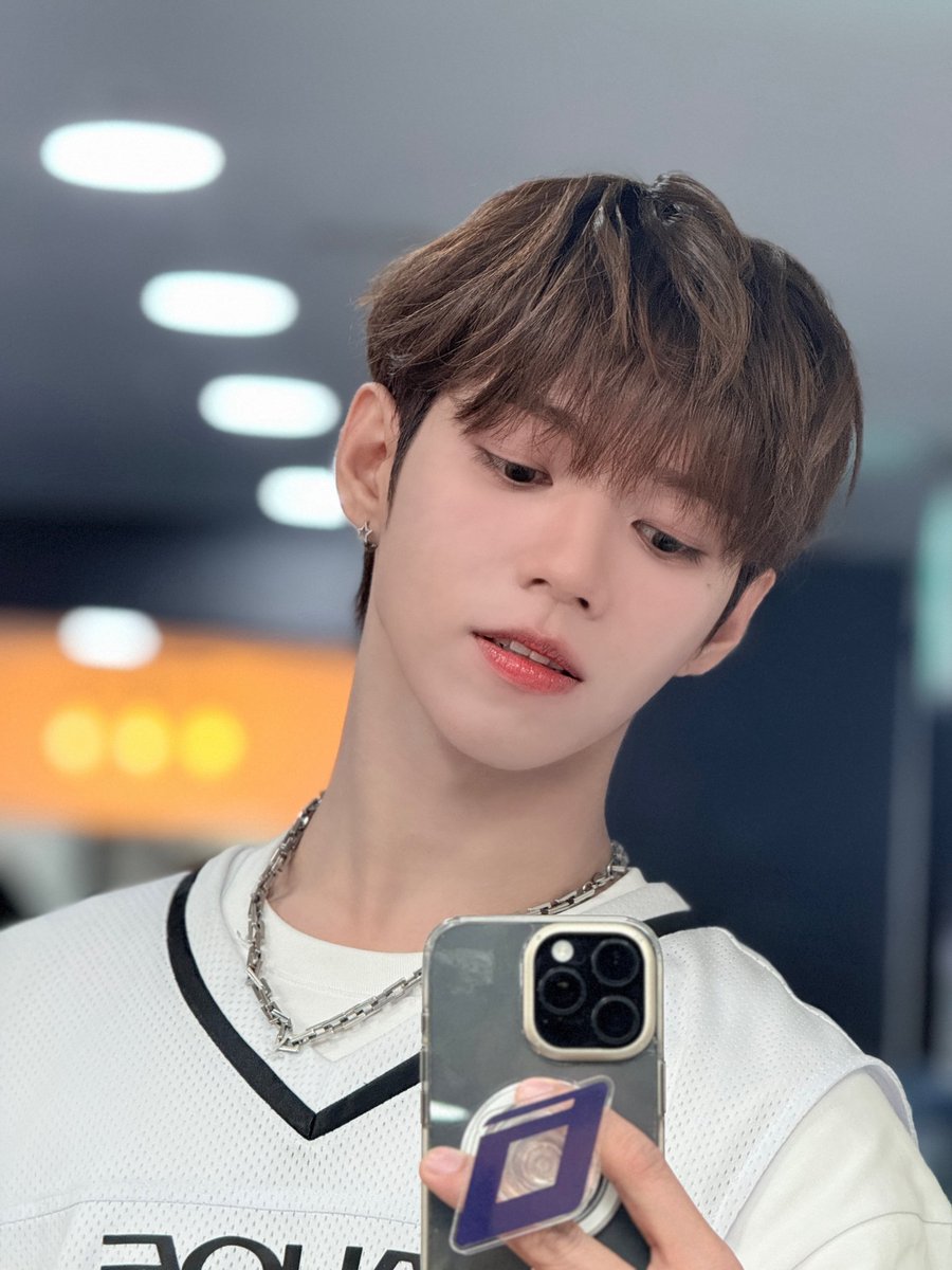 ahofnews's tweet photo. [𝗪𝗘𝗩𝗘𝗥𝗦𝗘 𝗣𝗢𝗦𝗧] 250702

#JL: 오늘 데뷔한 게 아직도 믿기지 않아요.
지금까지 저희와 함께해줘서 정말 고마워요~
제가 지금 이 자리에 있게 될 줄은 상상도 못 했는데, 다 여러분 덕분이에요!
앞으로도 자주 만나요~ 🌟🫶🏻

#AHOF #아홉 @AHOF_official https://t.co/xvJfl5PxXL