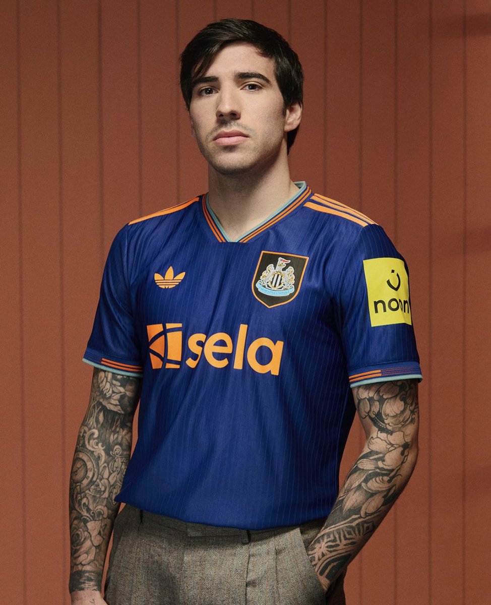 Special Football Shirts tweet media