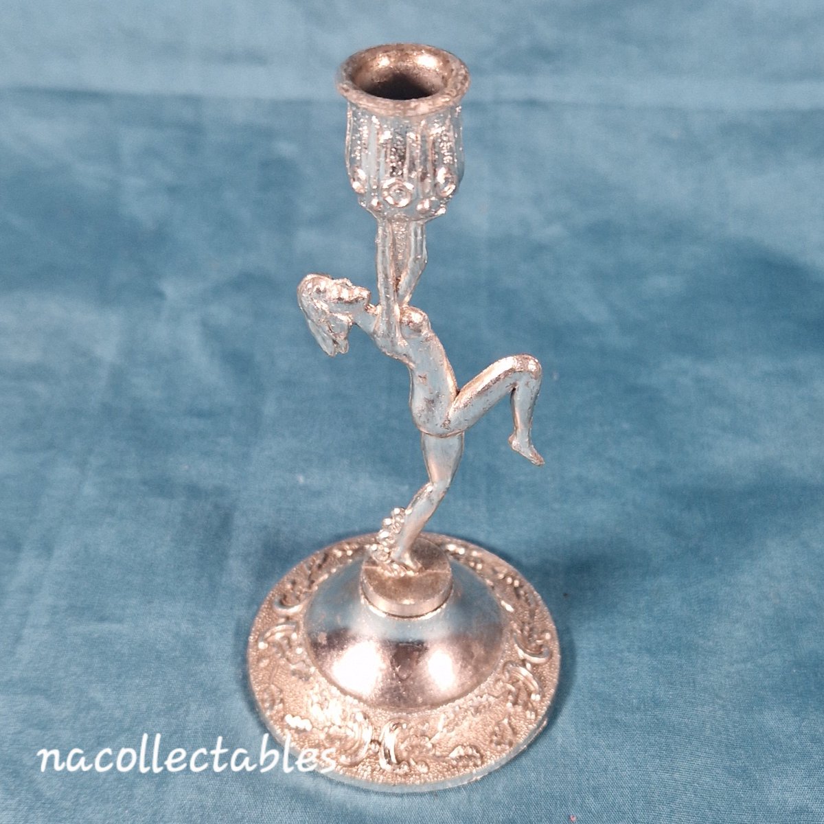 nacollectables's tweet photo. There is something charming about this little candle holder. We have seen larger ones in the same 'dancing lady' style, but this one is only 4.25" tall!
@EverRotating #vintageshowandsell #candleholder #ArtDeco #dancinglady #vintagehome #homedecor #VintageVibes https://t.co/SHYjoB7igw