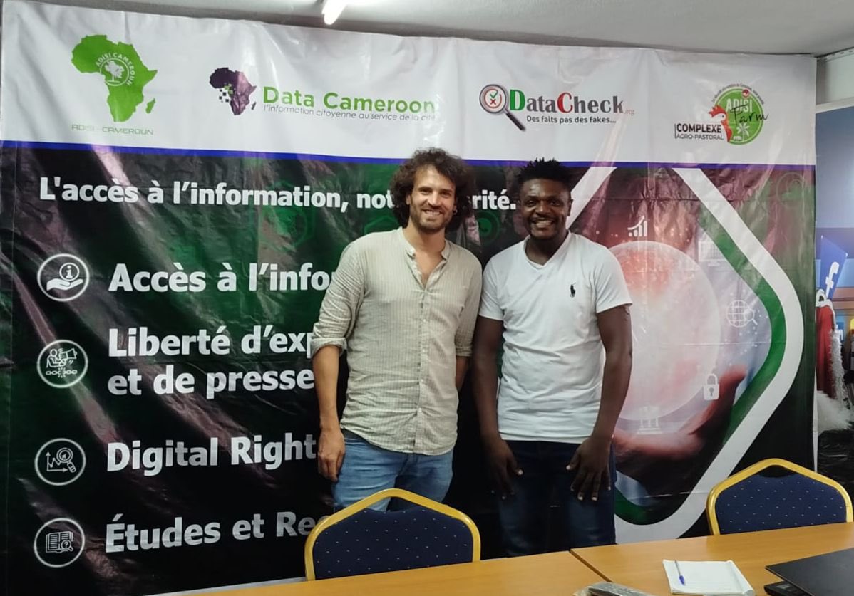 𝐄́𝐜𝐡𝐚𝐧𝐠𝐞 𝐞𝐧𝐭𝐫𝐞 𝐀𝐃𝐈𝐒𝐈-𝐂𝐚𝐦𝐞𝐫𝐨𝐮𝐧 𝐞𝐭 𝐌𝐚𝐧𝐨𝐬 𝐔𝐧𝐢𝐝𝐚𝐬 𝐬𝐮𝐫 𝐝𝐞 𝐟𝐮𝐭𝐮𝐫𝐞𝐬 𝐜𝐨𝐥𝐥𝐚𝐛𝐨𝐫𝐚𝐭𝐢𝐨𝐧𝐬 🤝

Dans le cadre d'une mission au Cameroun, Pérez Jesús, technicien projets et chargé de l'identification de nouveaux partenaires et Albert