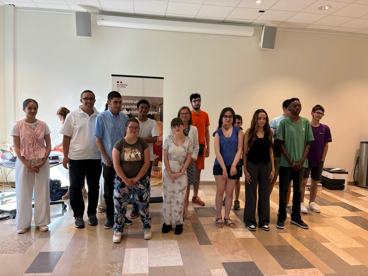 Académie de Lyon (@academielyon) on Twitter photo Les élèves en situation de handicap sont mis à l’honneur au rectorat lors de la cérémonie de remise des attestations de compétences professionnelles par la rectrice <a href="/ABisagni/">anne bisagni</a> 👏
Un pas essentiel de l'école inclusive vers l’insertion professionnelle🤝
#ÉcoleInclusive #Insertion Les élèves en situation de handicap sont mis à l’honneur au rectorat lors de la cérémonie de remise des attestations de compétences professionnelles par la rectrice <a href="/ABisagni/">anne bisagni</a> 👏
Un pas essentiel de l'école inclusive vers l’insertion professionnelle🤝
#ÉcoleInclusive #Insertion
