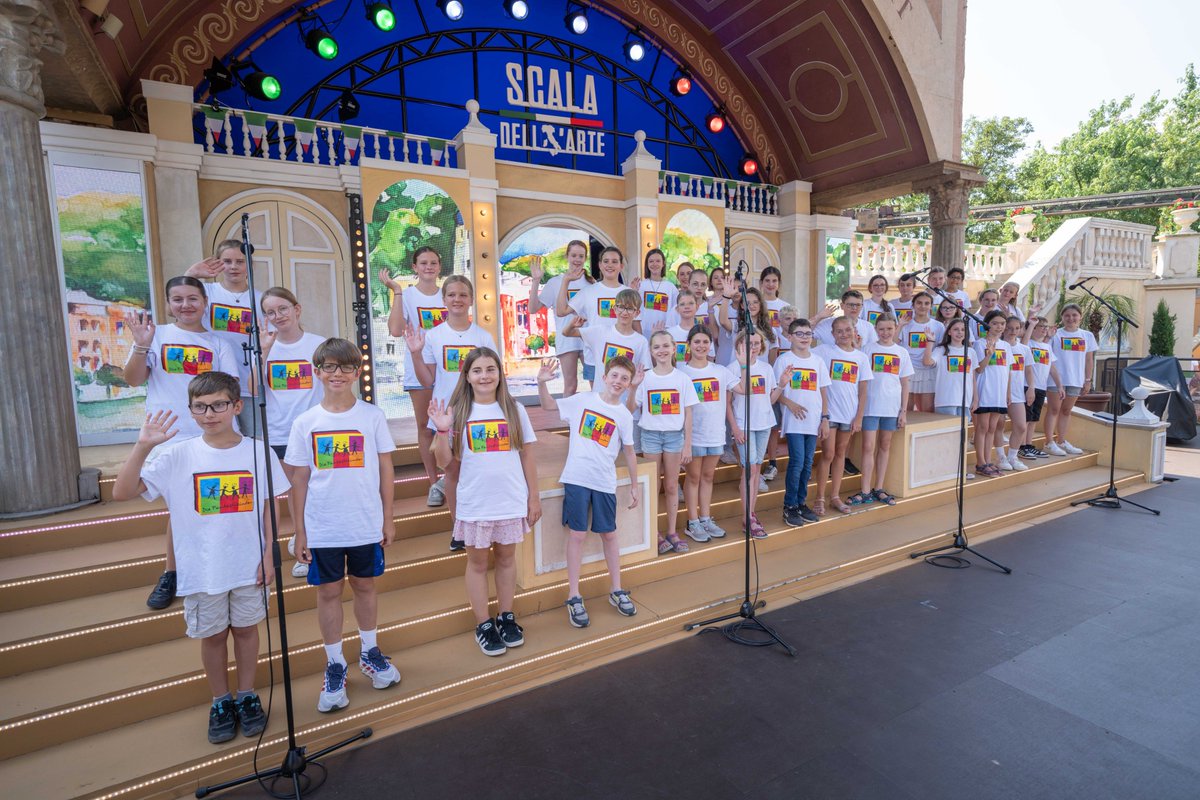 🤝Le recteur <a href="/OlivierKlein93/">Olivier Klein</a> a signé le renouvellement de la convention 2025-2027 avec <a href="/europa_park/">Europa-Park 🎢</a>. 
Depuis 2017, ce partenariat permet l'ouverture linguistique de nos élèves. 
Un concert d'élèves franco-allemands autour du climat a illustré la richesse de cette collaboration.