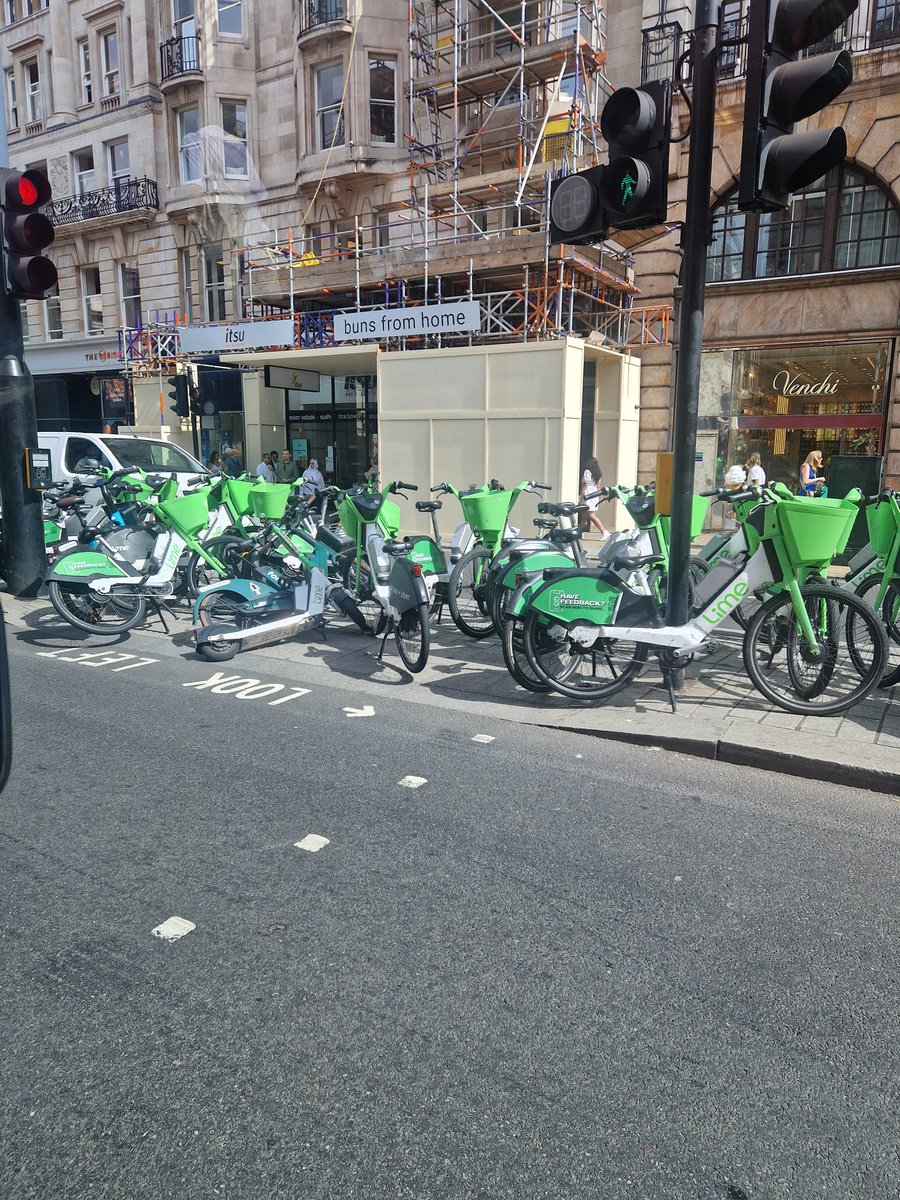 DavidSu99220975's tweet image. Think it's time to remove these bikes from London how stupid must you be to block a pedestrian crossing