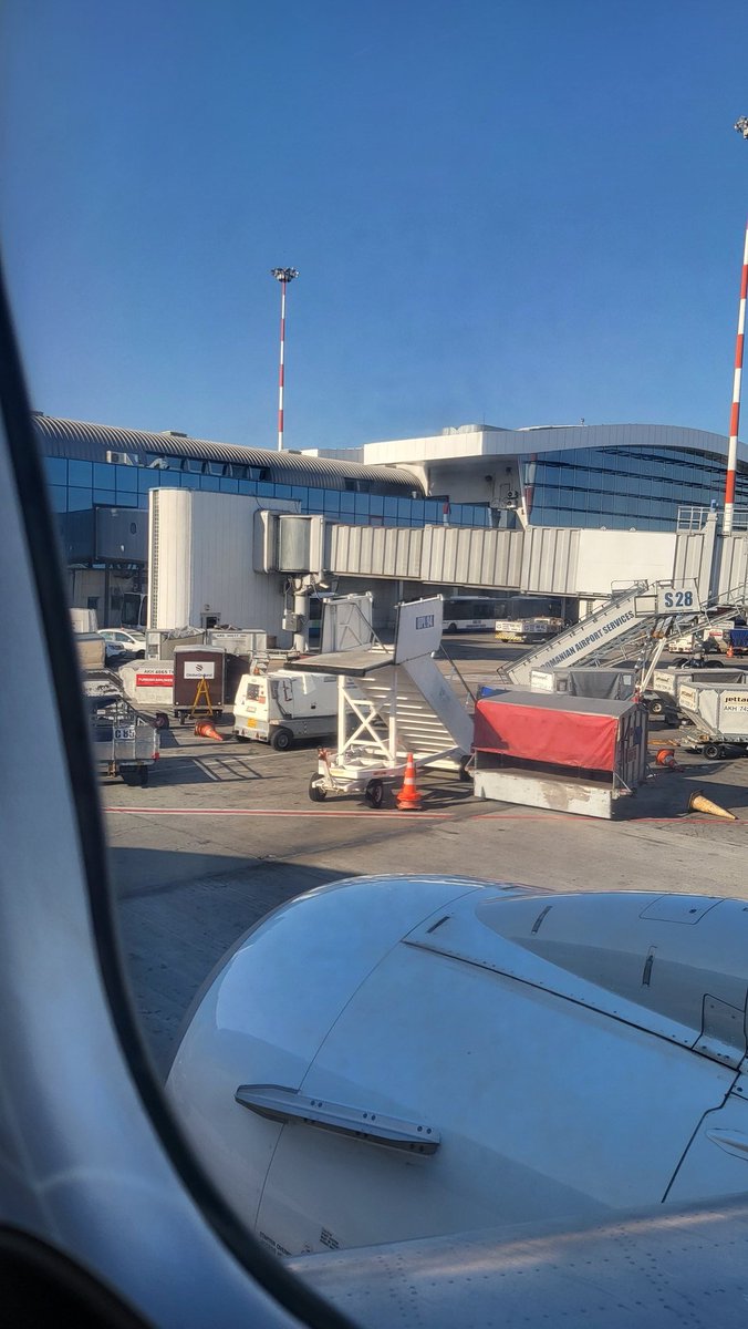 Na een prachtig congres ter ondersteuning van de Zionistische entiteit, nu wheels up richting Amsterdam. Gelukkig net op het vliegveld nog wat niet recyclebare producten genuttigd met vlees. En uiteraard klaar om nu nog een gezonde dosis CO2 uit te stoten!

Tot straks! 🇳🇱