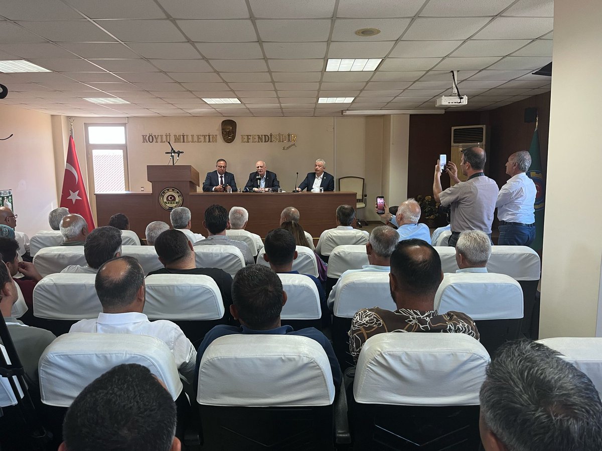 Mersin programımız kapsamında Tarsus Ziraat Odamızı ziyaret ederek Oda Başkanımız ve çiftçilerimizle bir araya geldik. Üreticilerimizin sorunlarını dinledik, çözüm önerilerini değerlendirdik. Çiftçimizin yanında olmaya, sesini duyurmaya devam edeceğiz.