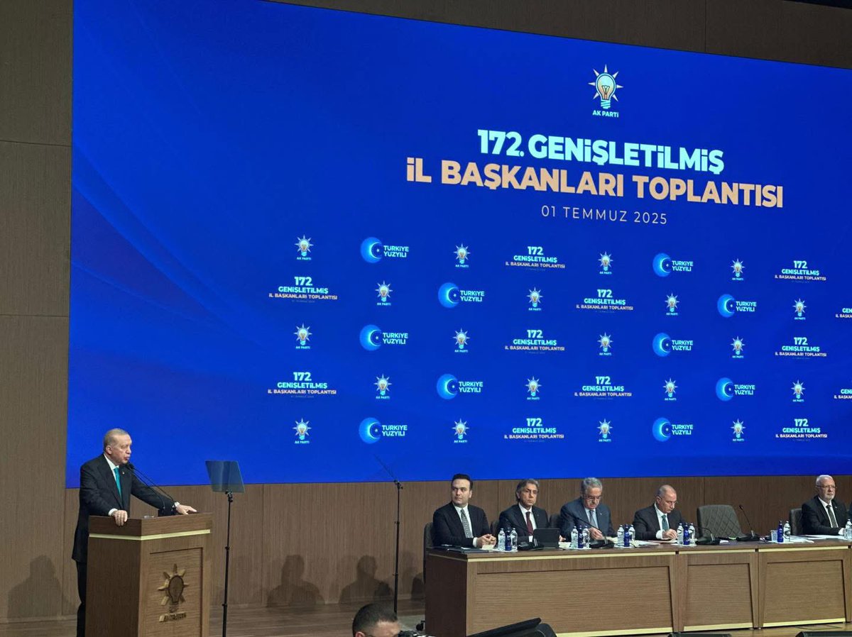 AKGencTekirdag's tweet photo. 📍AK Parti Genel Merkez

Cumhurbaşkanımız Sn. Recep Tayyip Erdoğan’ın liderliğinde gerçekleşen 172. Genişletilmiş İl Başkanları Toplantısına katıldık.

Tekirdağ Gençliği olarak Türkiye Yüzyılı hedeflerimize kararlılıkla yürüyoruz! 💪🇹🇷

#AKGençlik #Tekirdağ https://t.co/vKjJc528w4