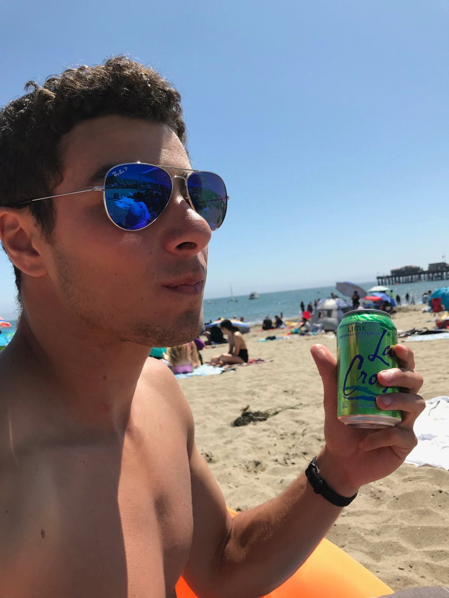 mangionethinker's tweet image. Luigi Mangione writes back to Puerto Rican telling them to have a beer and enjoy the sun for him:
"abre una Medalla y disfruta el sol para mi! Mucha gracia"