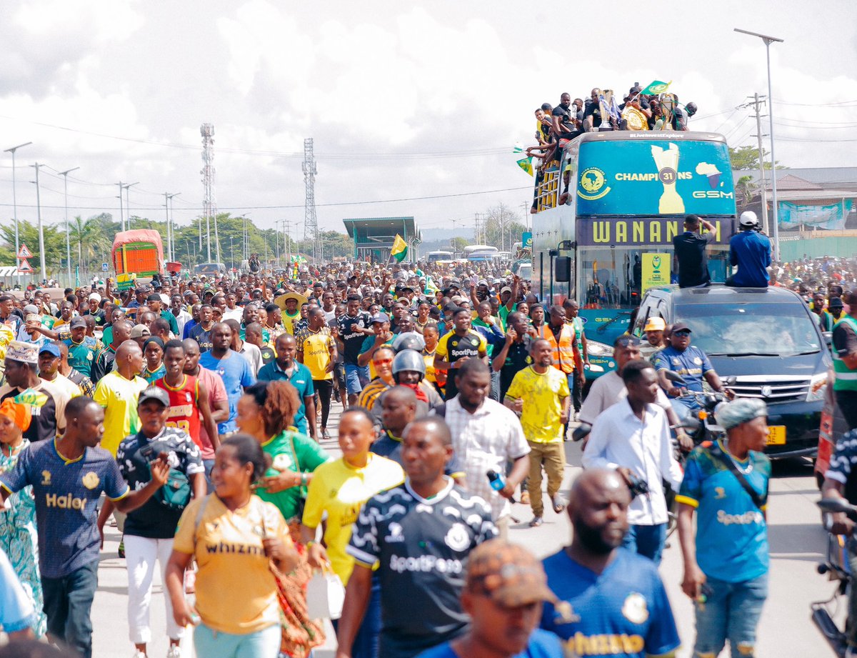 SumaMwaitenda's tweet photo. Football is nothing without fans ~ Jock Stein
#parade la #ubingwa ๐๐๐ค https://t.co/91PPTZBx4m