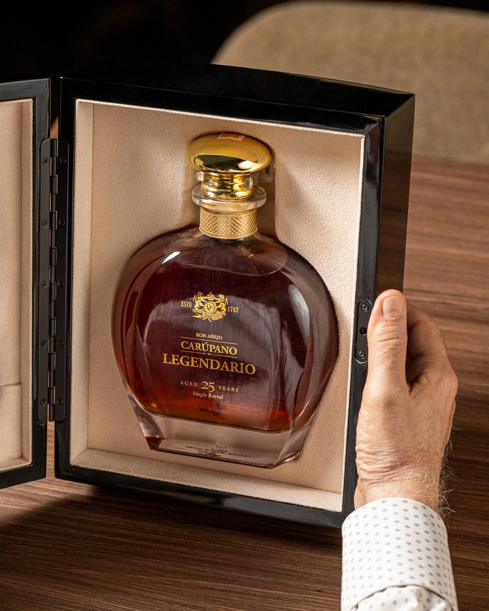 Ron Carúpano Legendario. Twenty-five years in a single barrel, where time sculpts a profound essence and unparalleled character.

 A rum for those who understand the true art of patience.🥃

 What sensation does the first drop of Legendario evoke in you? Tell us. 👇🏼