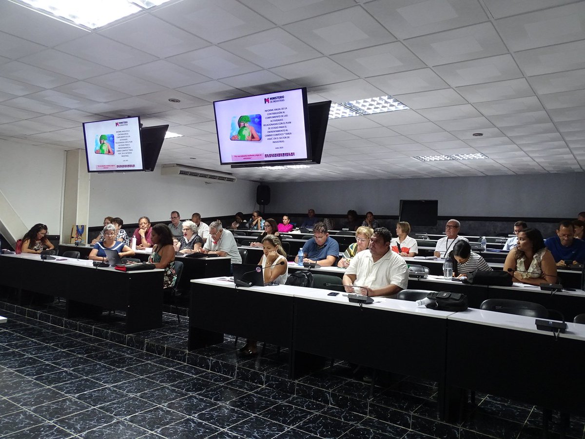Tarea Vida Cuba (@cubatareavida) on Twitter photo <a href="/daimarc/">Daimar Cánovas</a> Director Jurídico del <a href="/citmacuba/">Ministerio de Ciencia, Tecnología y Medio Ambiente</a> presentó en reunión de #TareaVida los pasos q se dan en #Cuba para tener normas a partir de la entrada del país en el mercado de carbono. Explicó aspectos del Reglamento. Participa en la reunión <a href="/adianez_taboada/">Adianez Taboada</a> viceministra del Citma <a href="/daimarc/">Daimar Cánovas</a> Director Jurídico del <a href="/citmacuba/">Ministerio de Ciencia, Tecnología y Medio Ambiente</a> presentó en reunión de #TareaVida los pasos q se dan en #Cuba para tener normas a partir de la entrada del país en el mercado de carbono. Explicó aspectos del Reglamento. Participa en la reunión <a href="/adianez_taboada/">Adianez Taboada</a> viceministra del Citma