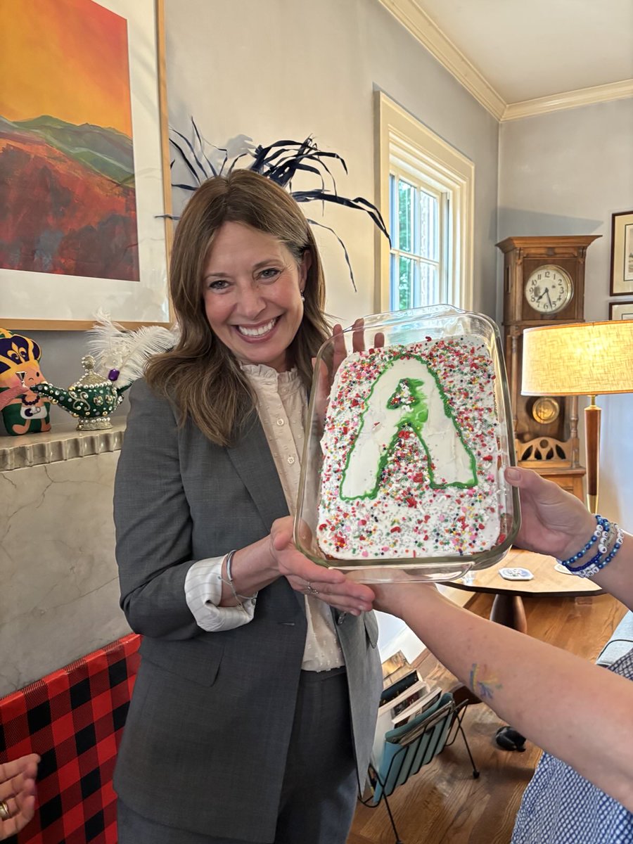 amyactonoh's tweet image. What a way to close out the month and EOQ! Two great events in Cincinnati full of people who are longing for something different. They want a leader who solves problems instead of creating them.