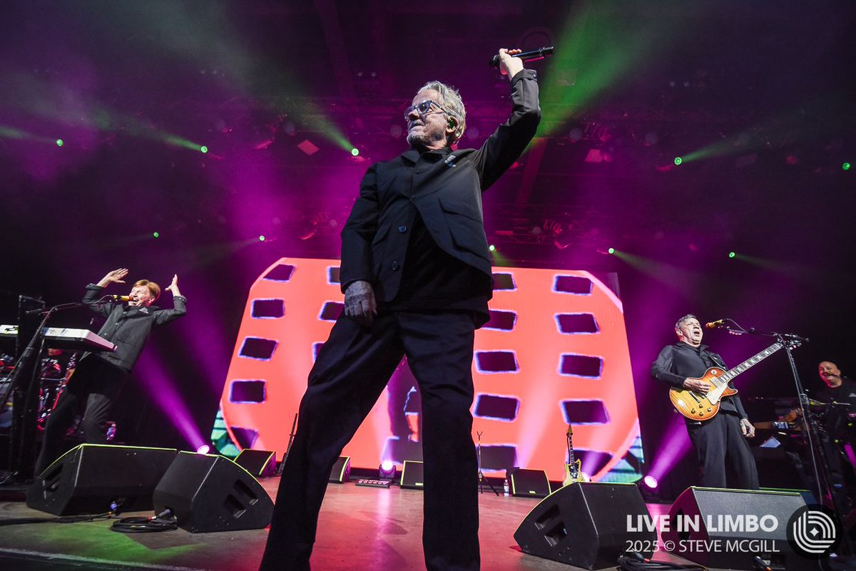 American new wave band, Devo, brought their 50 Years of De-Evolution Tour to History last night! 

Be sure to catch the band as they return to Toronto on September 24th with The B-52’s as they bring their co-headlining farewell tour to Budweiser Stage

📸: Steve McGill