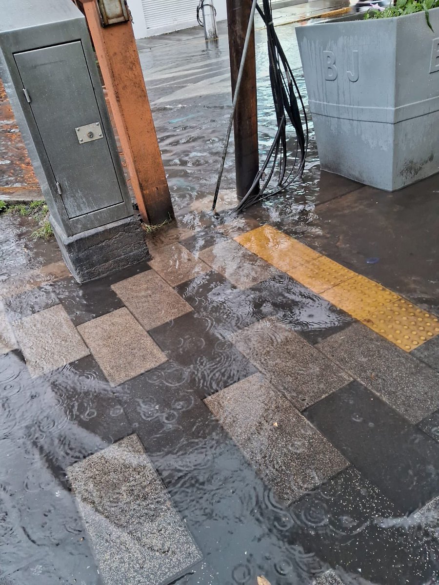 Crédito Constructor (@c_constructorbj) on Twitter photo ⚠️ PRECAUCIÓN ⚠️ RIESGO DE CHOQUE⚡️ELÉCTRICO ⚡️
Calle Perpetua esquina Insurgentes Sur Col <a href="/sanjoseinsurgen/">San José Insurgentes</a>, se solicita apoyo <a href="/CFE_Contigo/">CFE_Contigo</a> <a href="/SGIRPC_CDMX/">Secretaría de Gestión Integral de Riesgos y PC</a> <a href="/BJAlcaldia/">Alcaldía de Benito Juárez</a> <a href="/OVIALCDMX/">OVIAL_SSCCDMX</a> ⚠️ PRECAUCIÓN ⚠️ RIESGO DE CHOQUE⚡️ELÉCTRICO ⚡️
Calle Perpetua esquina Insurgentes Sur Col <a href="/sanjoseinsurgen/">San José Insurgentes</a>, se solicita apoyo <a href="/CFE_Contigo/">CFE_Contigo</a> <a href="/SGIRPC_CDMX/">Secretaría de Gestión Integral de Riesgos y PC</a> <a href="/BJAlcaldia/">Alcaldía de Benito Juárez</a> <a href="/OVIALCDMX/">OVIAL_SSCCDMX</a>