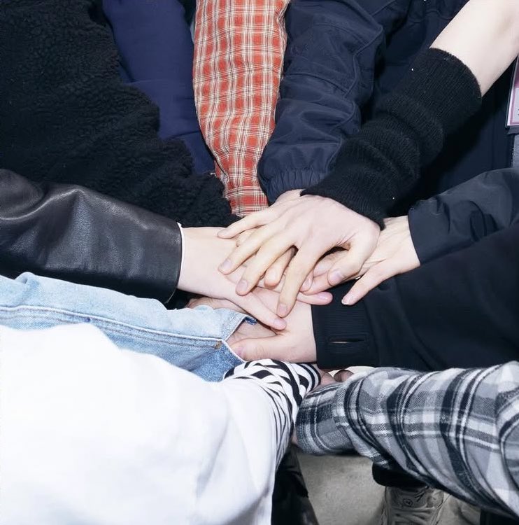 tyuntete's tweet photo. “an album where 5 different people come together and become one" https://t.co/wk4lTldyoM