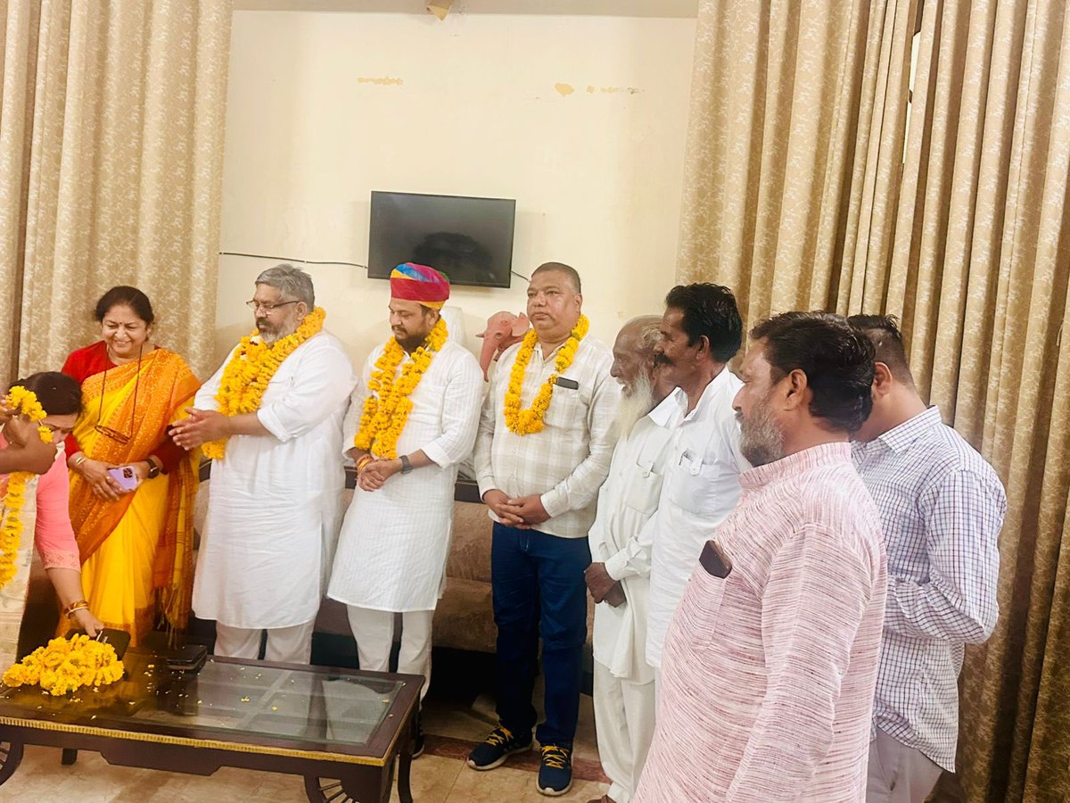 .<a href="/AAP4Ajmer/">AAP Ajmer</a> संभाग के अजमेर और ब्यावर जिले के कार्यकर्ताओं व मीडिया के साथ वार्तालाप 
<a href="/AAPRajasthan/">AAP Rajasthan</a> <a href="/DheerajTokasAAP/">Dheeraj Tokas</a> <a href="/NaveenPaliwal_/">नवीन पालीवाल</a> <a href="/VishvenderAap/">Vishvender Singh</a> <a href="/TyagiMeena1/">Meena tyagi</a>