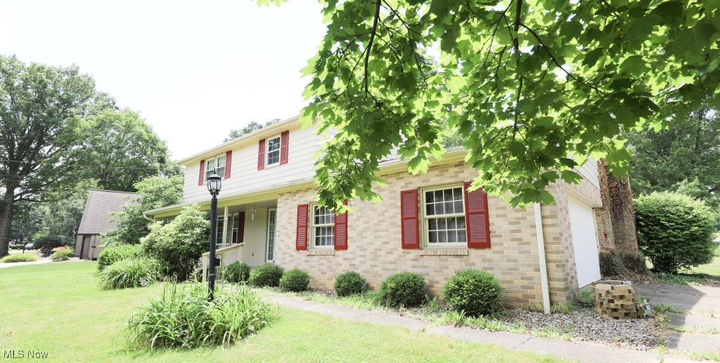 bstamp6's tweet photo. 1593 Manor Drive, Salem, OH, 44460
4 bed | 3 bath 1838 Sq. Ft.
Active | 245000
https://t.co/pUAREcutSI
Welcome to this spacious and two-story brick home, built in 1965, offering 1,838 square feet of comfortable living space in a highly desirable neighborhood. This home... https://t.co/1UW9rm5odj