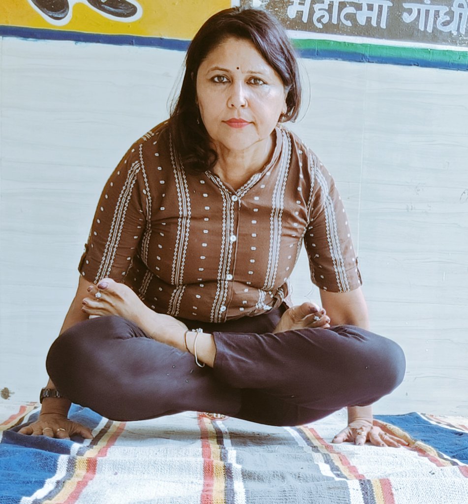 DrRachnaSingh2's tweet photo. आज के योगासन- पश्चिमोत्तानासन,सुप्त वज्रासन, तोलासन।
#Yogpower https://t.co/3oqtteSAMK