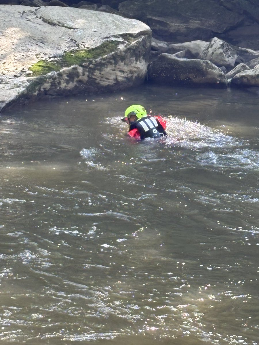 PghEMS's tweet image. EMS Training Tuesday!
Eight paramedics completed the PA Fish & Boat Water Rescue and Emergency Response Program. This specialized training readies our paramedics to respond to swift water rescues, providing medically directed rescue on waterways and during flash flooding events.