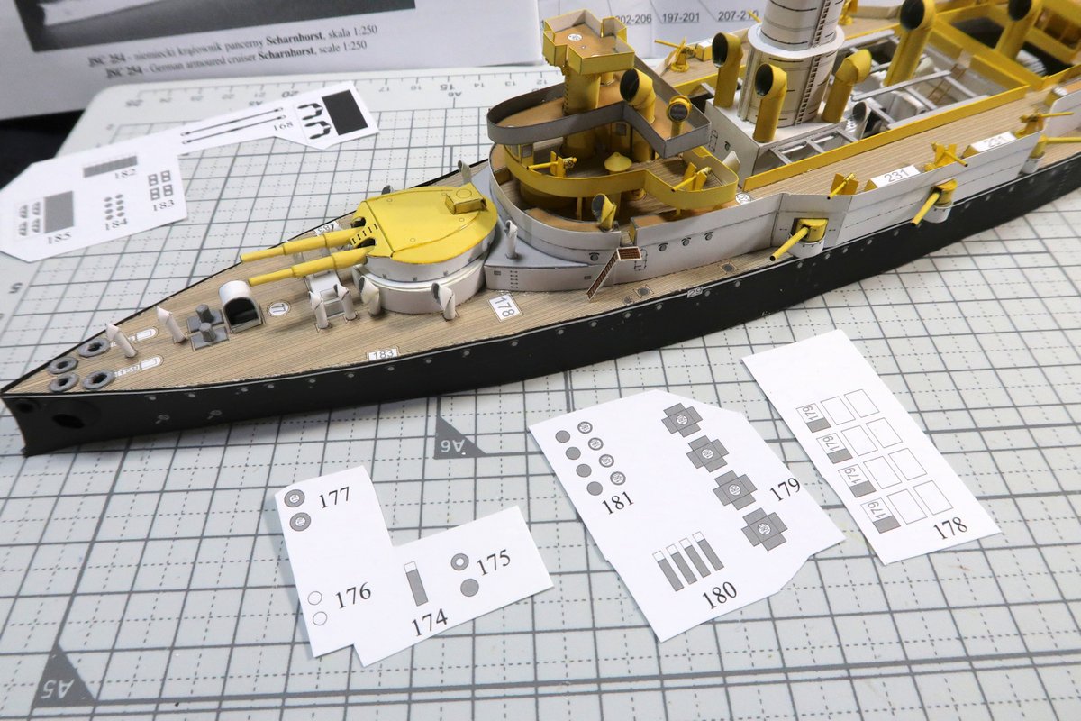#ペーパークラフト
Austrian-Hungarian battleship SMS WIEN
(JSC 265) 1:250
モナルヒ級海防戦艦ウィーン、今日はウィンチを４つ作って短艇の工程に着手開始
まずは大きなものを１隻