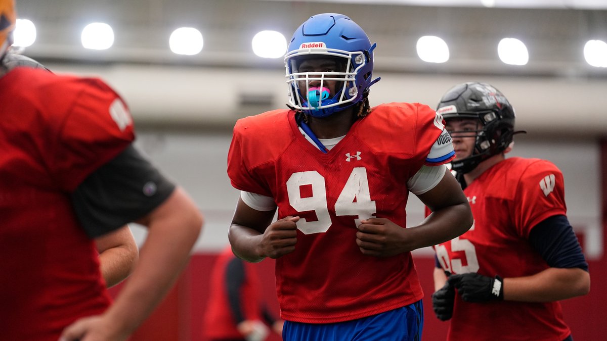 The #Badgers already have six in-state offers out in the class of 2027.

This fall, UW will be taking a hard look at Wisconsin Lutheran offensive tackle Jamail Sewell.

“If they were to make a move on me, my interest would be really high."

on3.com/sites/badger-b… (ON3+)
