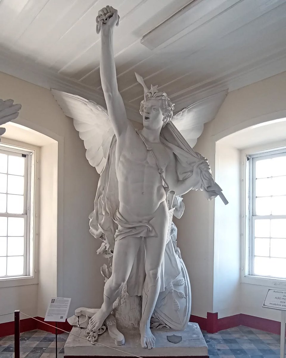 It was here, in the Plaster Room, in 1771, that the sculptor Machado de Castro worked on the creation of the equestrian statue of D. José I, which we see today in Praça do Comércio. 

#VisitLisboa 
visitlisboa.com 
📍 Museu Militar de Lisboa
📷  @rah.pha