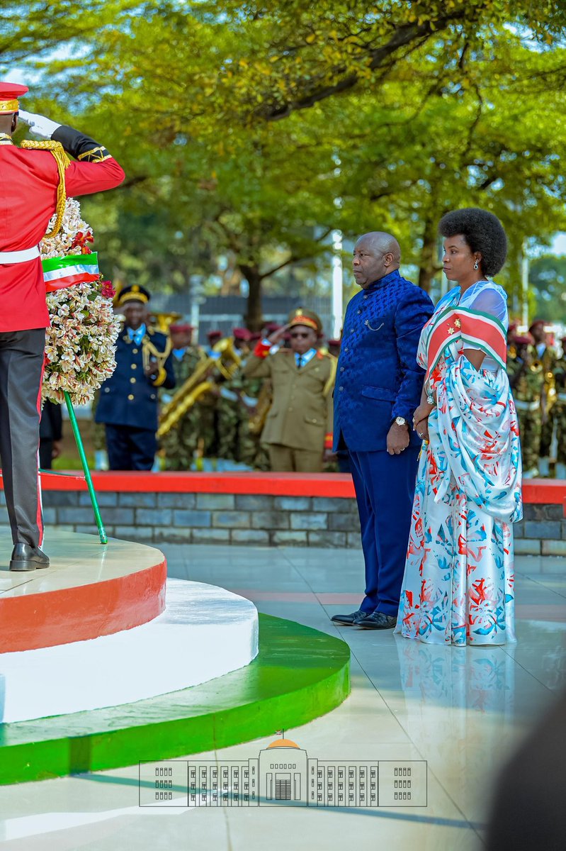 TC_BujumburaBE's tweet photo. 🇹🇷Büyükelçi Alp Işıklı, 🇧🇮Cumhurbaşkanı Sn. Evariste Ndayishimiye’nin teşrifleriyle, Burundi’nin bağımsızlığının 63.Yıldönümü dolayısıyla düzenlenen kutlama törenlerine katıldı. Dost Burundi’nin Bağımsızlık Günü kutlu olsun 🇹🇷🇧🇮@tcbestepe @NtareHouse @TC_Disisleri @MAEBurundi https://t.co/2RVM6SUUtL