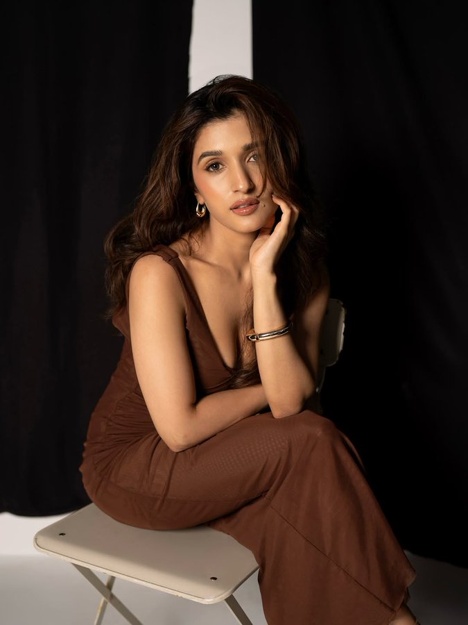 GuyIcO1W8AAEORg?format=jpg&name=900x900