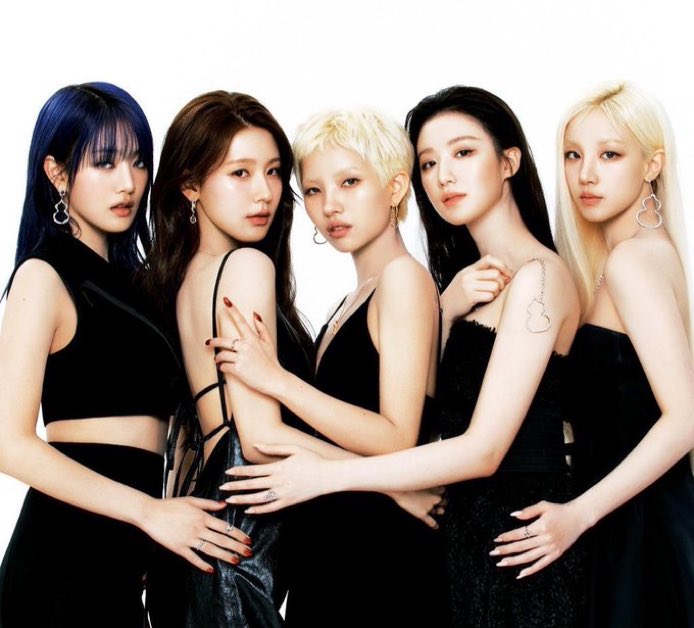 STATS_IDLE's tweet photo. “WE ARE” album by #idle has already surpassed 1,080,000 sales on Hanteo now🎉 https://t.co/C2dFfkoPhO