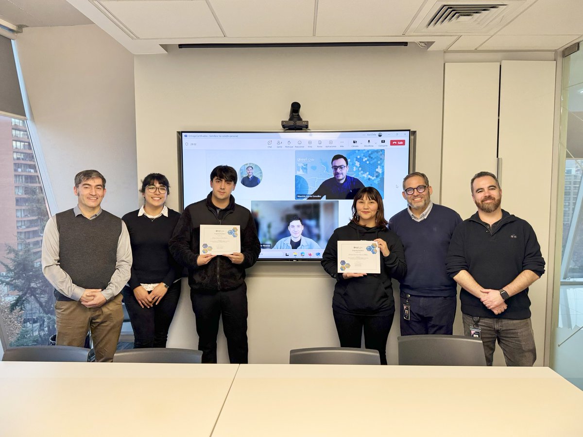 ESRIChile's tweet image. El día de ayer se realizó la entrega de certificados de nuestro Programa Semillero 💡
¡Muchas felicidades Nirvana, Daniel y Leonardo! 👏🙌
Puedes acceder al artículo en nuestro blog en el siguiente enlace 👉 f.mtr.cool/qpwqmbwdmo
#Esri #EsriChile #TheScienceOfWhere