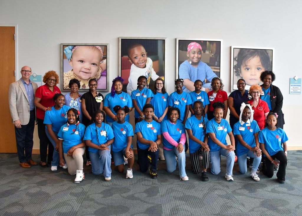 BarnettWright's tweet image. More than a dozen @BhamCitySchools middle schoolers graduated last week after a weeklong nursing summer camp at @ChildrensAL in partnership with the #Birmingham Black Nurses Association. @BhamTimes
birminghamtimes.com/2025/07/childr…