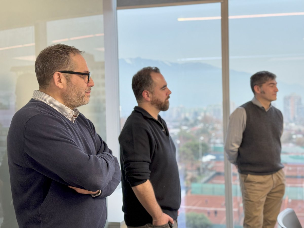 ESRIChile's tweet image. El día de ayer se realizó la entrega de certificados de nuestro Programa Semillero 💡
¡Muchas felicidades Nirvana, Daniel y Leonardo! 👏🙌
Puedes acceder al artículo en nuestro blog en el siguiente enlace 👉 f.mtr.cool/qpwqmbwdmo
#Esri #EsriChile #TheScienceOfWhere