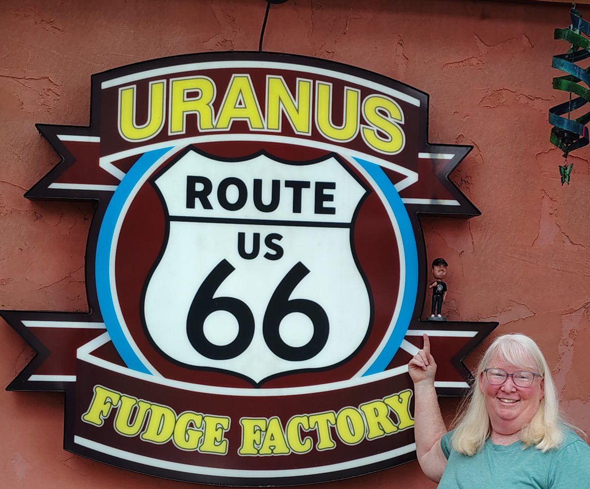 BullpenRob's tweet image. Missouri on rt. 66, small area called Uranus,there's a fudge factory Robblehead got some wrapped up,so GOT MY FUDGE PACKED by a girl!!
Found Gnomes and tried to blend in,  one little bastard pointing a rifle at me!!!!!!
Recommend looking them up #robbleheadabroad
@UranusMissouri