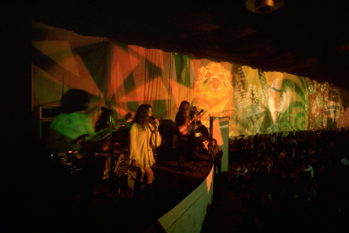 On this day in 1966, Janis Joplin touched down in San Francisco and took the stage with Big Brother and the Holding Company for the very first time at the Fillmore West—marking the beginning of a legendary era in rock history 🎤✨

📸 Getty Images