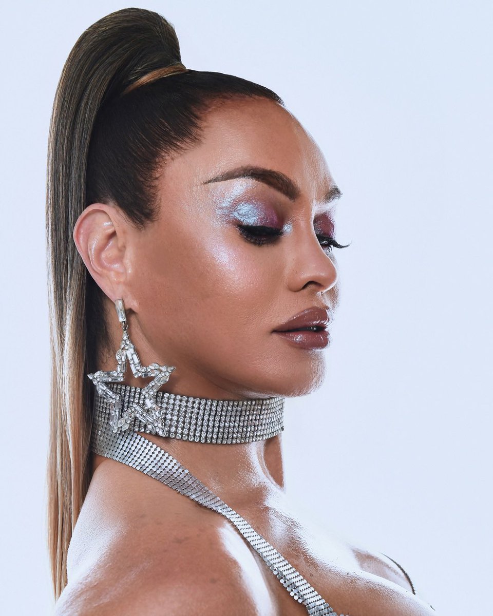 rembeauty's tweet image. a vision in fembot 🪩⋆。°✩ drag queen legend @sashacolby serves full glam in our new fembot capsule collection
shop now at rembeauty.com or online at one of our retailers below:
🇺🇸ulta.com + @ultabeauty app
🇪🇺@sephora EU.com + app