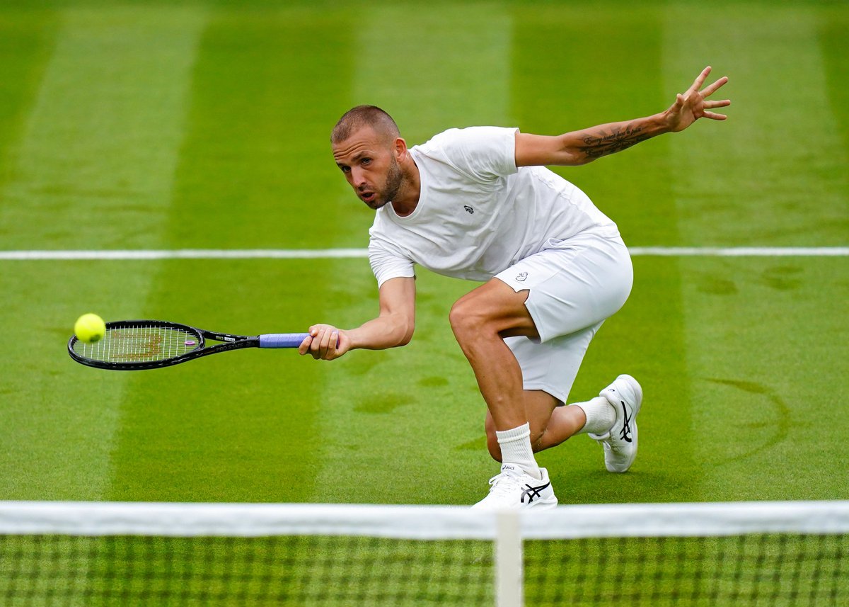 LETS GO EVO!!!! 🔥🔥🌱🌱

Dan Evans defeats Jay Clarke 6-1 7-6 6-2 to make the 2nd round of Wimbledon for the first time since 2021!

<a href="/DjokerNole/">Novak Djokovic</a> we're waiting for you 👀
#DanEvans #LukeSport #Wimbledon